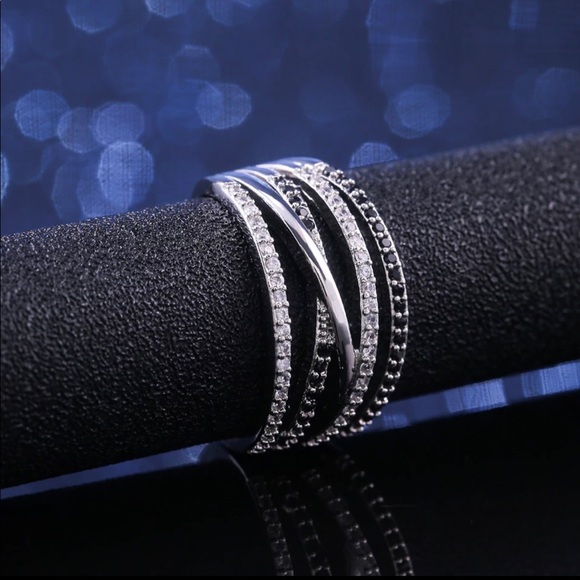 925 SS Black & White Sapphire Twist Ring - Picture 2 of 6